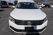 2018 Volkswagen Passat 2.0T R-Line
