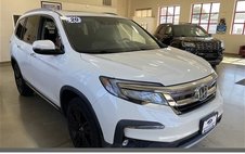2020 Honda Pilot Touring w/Rear Captain's Chairs