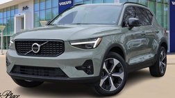 2025 Volvo XC40 B5 Plus Dark Theme