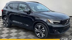 2023 Volvo XC40 B4 Plus Dark Theme