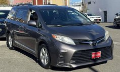 2018 Toyota Sienna LE
