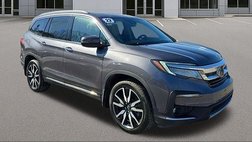 2022 Honda Pilot Touring w/Rear Captain's Chairs