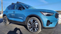 2025 Volvo XC40 B5 Ultra Dark Theme