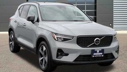 2025 Volvo XC40 B5 Plus Dark Theme