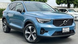 2023 Volvo XC40 B5 Plus Dark Theme