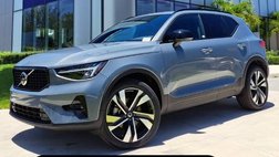 2023 Volvo XC40 B5 Plus Dark Theme