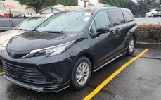 2023 Toyota Sienna LE 8-Passenger