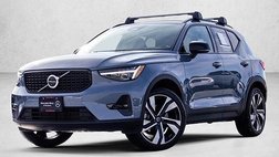 2023 Volvo XC40 B5 Ultimate Dark Theme