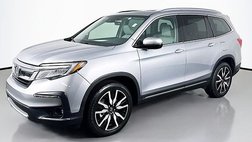 2020 Honda Pilot Touring w/Rear Captain's Chairs