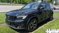 2023 Volvo XC40 B5 Plus Dark Theme
