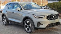 2025 Volvo XC40 B5 Core Bright Theme