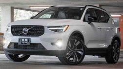 2023 Volvo XC40 B5 Plus Dark Theme