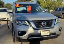 2017 Nissan Pathfinder SV