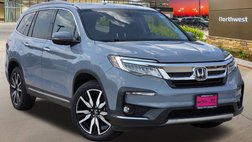 2022 Honda Pilot Touring w/Rear Captain's Chairs