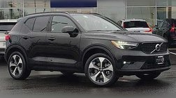 2025 Volvo XC40 B5 Plus Dark Theme