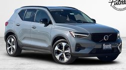 2023 Volvo XC40 B5 Ultimate Dark Theme