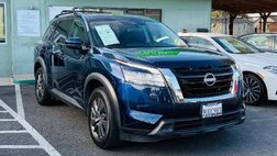 2022 Nissan Pathfinder SV