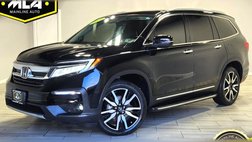 2019 Honda Pilot Touring w/Rear Captain's Chairs