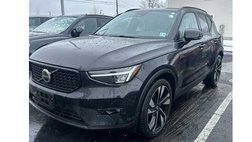 2023 Volvo XC40 B5 Plus Dark Theme
