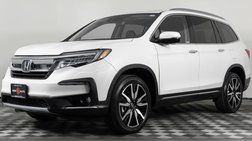 2022 Honda Pilot Touring w/Rear Captain's Chairs