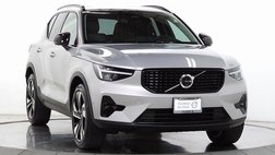 2025 Volvo XC40 B5 Plus Dark Theme