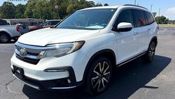 2019 Honda Pilot Touring w/Rear Captain's Chairs