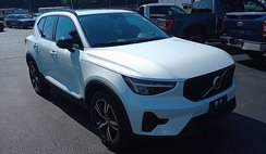 2024 Volvo XC40 B5 Core Dark Theme
