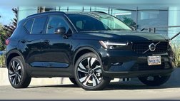 2025 Volvo XC40 B5 Plus Dark Theme