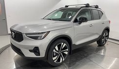2025 Volvo XC40 B5 Plus Dark Theme