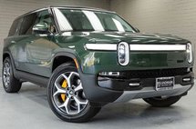 2024 Rivian R1S Adventure
