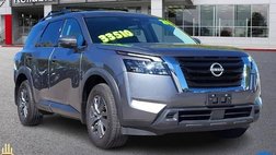 2024 Nissan Pathfinder SV