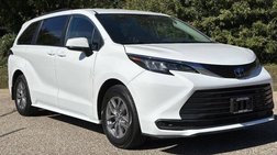 2022 Toyota Sienna LE 8-Passenger