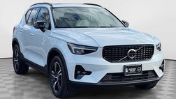 2023 Volvo XC40 B5 Plus Dark Theme