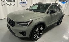 2024 Volvo XC40 B5 Plus Dark Theme
