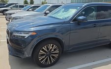 2022 Volvo XC90 T6 Momentum 7-Passenger