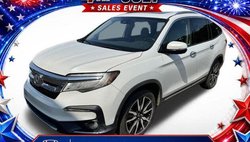 2020 Honda Pilot Touring w/Rear Captain's Chairs