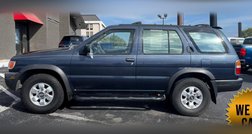 1998 Nissan Pathfinder XE