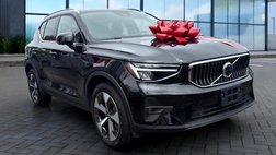2025 Volvo XC40 B5 Plus Bright Theme