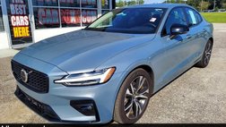 2023 Volvo S60 B5 Plus Dark Theme