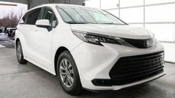 2022 Toyota Sienna LE 8-Passenger