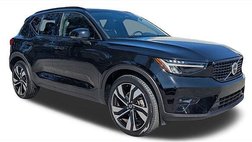 2023 Volvo XC40 B5 Plus Dark Theme