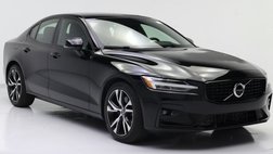 2022 Volvo S60 B5 R-Design