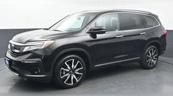 2022 Honda Pilot Touring w/Rear Captain's Chairs