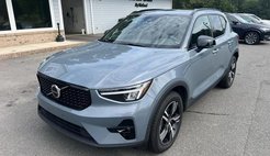 2023 Volvo XC40 B5 Plus Dark Theme