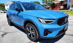 2023 Volvo XC40 B5 Plus Dark Theme