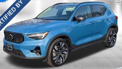 2023 Volvo XC40 B5 Ultimate Dark Theme