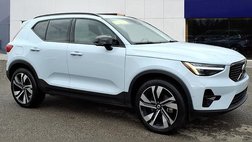 2024 Volvo XC40 B5 Ultimate Dark Theme
