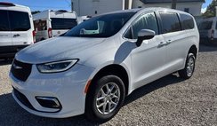 2024 Chrysler Voyager LX