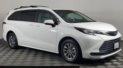 2022 Toyota Sienna LE 8-Passenger