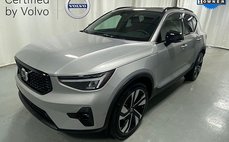 2025 Volvo XC40 B5 Plus Dark Theme